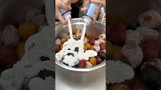 먼치킨에 생크림 뿌리고 우유 말먹하기 / Munchkin Donut + Milk
