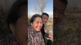 人到中年经历过沧桑，感受过人情冷暖，我们不是日暮西山，而是到了人生最美的年华，满头的白发是生活中美丽的色彩，一道道皱纹是岁月留下来的痕迹
