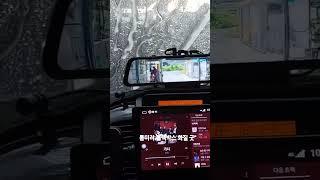 비오는 날에도 선명한 후방시아 룸미러블랙박스로 안전하게 운전 합시다.
