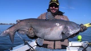 *Catfishing tips* MONSTER Catfish fishing on Lake Twakoni 1