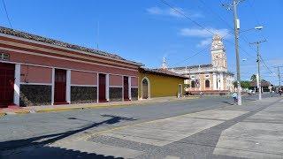 Walking in Granada ( Nicaragua )