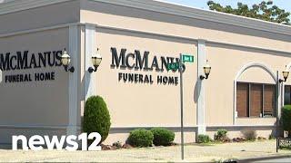 Funeral home under fire for allegedly displaying decaying corpse | News 12