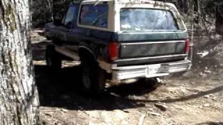 1992 Ford Bronco short rock climb