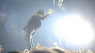 Pete Doherty crowd-surfing in Moscow (fail?)