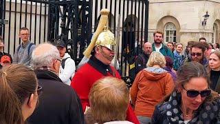 FURIOUS Kings Guard Has Had ENOUGH of Obstructive Tourists!