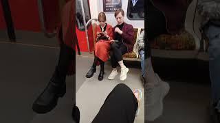дерзкая и модная молодёжь Петербурга #людивметро #метро #Петербуржцы #питервкармане