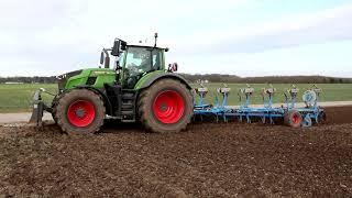 Fendt 728 Vario mit sechs Scharrpflug, Packer.