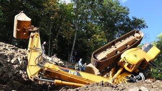 Extremely Dangerous Operator Excavator Fails ! Idiots Heavy Equipment Accidents Compilation