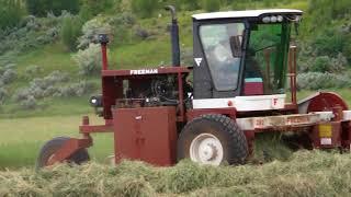 Freeman 280 Self-Propelled Baler