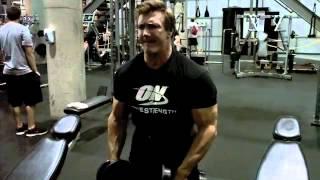 John Hansen trains Delts and Traps