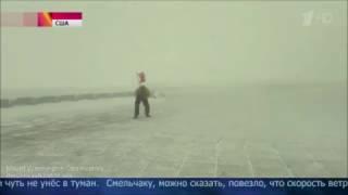 Ученого едва не унесло ветром во время сбора показаний в «месте с наихудшей погодой в мире»