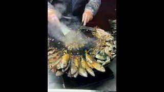 山东临沂夜市鲅鱼卷煎饼，8元一个，去头去尾去鱼刺，看着挺好吃 #望恒健康大赛  @Krauterhof护肤旗舰店#临沂美食 #鲅鱼 #夜市#路边摊美味
