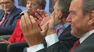 Merkel über privaten Kontakt zu Schröder. "Es ist nie verspannt oder so, sondern okay."