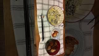 11月12日朝食　ワカメ焼きそばご飯　キムチ　ナスのと玉ねぎの味噌汁　体重維持　#食事日記