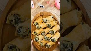 let's get to the grub - I am one hungry king of the world  #kronksspinachpuffs #fictionalfeasts