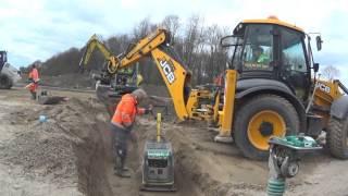 JCB 4CX with very skilled backhoe drive