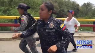 Momento en que la Policía Nacional cede a la presión ciudadana en el puente Ureña #23F