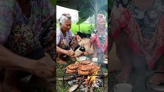 Grandmas Grill Giant Crabs with Coca Cola