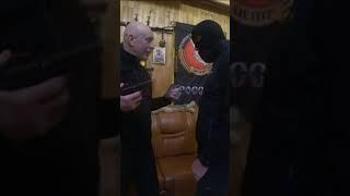 Боевое НЛП Приемы обезоруживания. Шухер менты. Вадим Старов отвлечь внимание и нейтрализация врага!