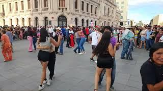 Se nos hace tarde para el baile, a darle con alegria puro musical milagro.