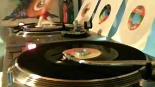 Gregory Isaacs & Louie Culture - Tune In (Riddim)