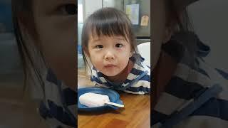 아이스크림 먹는방법ㅋㅋ How to eat ice cream.