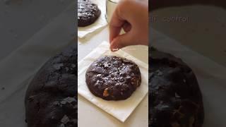 10 min eggless single serve brookie 