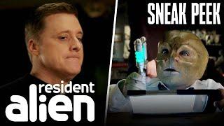 SNEAK PEEK: Harry's Talkative Time Travel Tech Is Ticking Him Off | Resident Alien (S4 E3) | SYFY