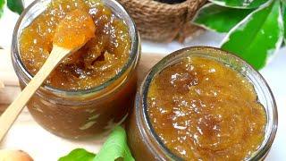 Making yellow plum jam