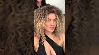Как покрасить кудрявые волосы? Больше разборов у меня в профиле! #блонд #колористспб