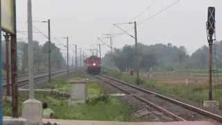 HWH P4 flashes lamp,honks,charges with Ajmer-Sealdah Superfast