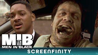 Agent J Chases After Edgar | Men In Black (1997) | Screenfinity