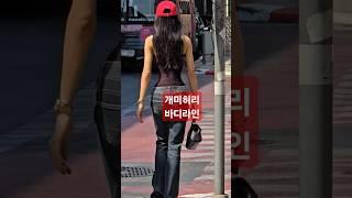 개미허리 믿을 수 없는 바디라인 태국여성을 보았습니다.
