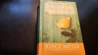 Joyce Meyer Unboxing // Trusting God day by day: 365 Daily Devotions