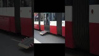 #Canada Taking big suitcase on TTC streetcars  #DowntownToronto #2023