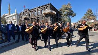 Kars’ta Aşıkların sazlı sözlü kortej yürüyüşü