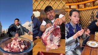Enke and sister Velys cook meat on the winter grassland! #camping #cooking #village #mongolia