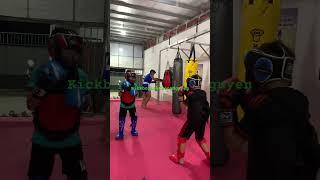 @Hơn 3 tháng tập luyện, các võ sĩ Kickboxing tương lai đã bắt đầu đấu đối kháng trực tiếp