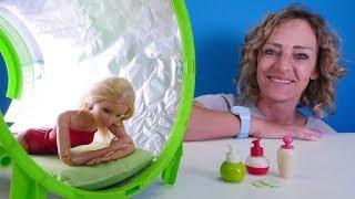 Spielspaß mit Barbie - Nicoles SPA Salon - Spielzeugvideo für Kinder