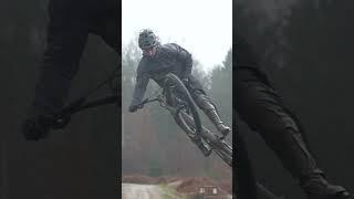 Jumping EMTB VS MTB! 