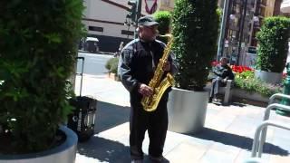 momentclips by enclavedeblog - saxofonista anónimo en Valencia