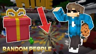 Gifting Random People if they were SUBSCRIBED | THE HIVE | MINECRAFT BEDROCK