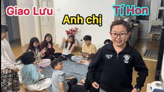 Giao lưu cùng nhiều anh chị Tí Hon tại trung tâm văn hoá lúc về đêm