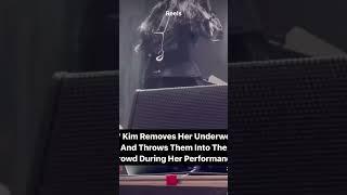 Lil kim removed her underwear and throws them in the crowd