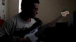 How to play Seven Nation Army on bass by RPJ