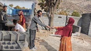 Professor Mustafa giving money to Zahra for helping and taking care of the children