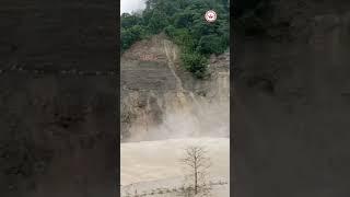 Huge landslide caught on camera,at Majhitar Sikkim. #fastestfastsikkim