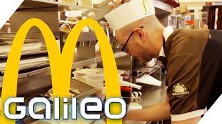 Arbeiten bei McDonald's! Wie hart ist der Job? | Galileo testet Berufe | ProSieben