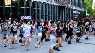 Little Apple（小苹果）-  Flash mob @三里屯快闪