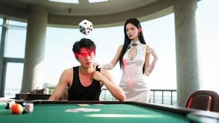 Poor boy awakens divine sight! Wins all bets, attracts ladies, conquers elite families!